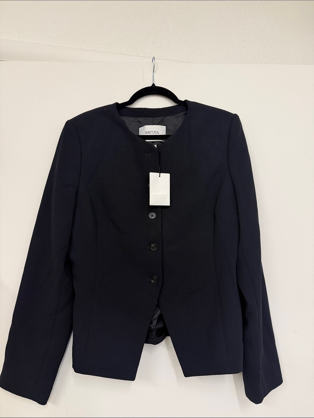 Aritzia Women's Black Collarless Button Blazer